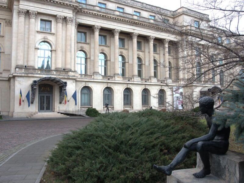 bucharest-in-a-nutshell-half-day-private-walking-tour-3
