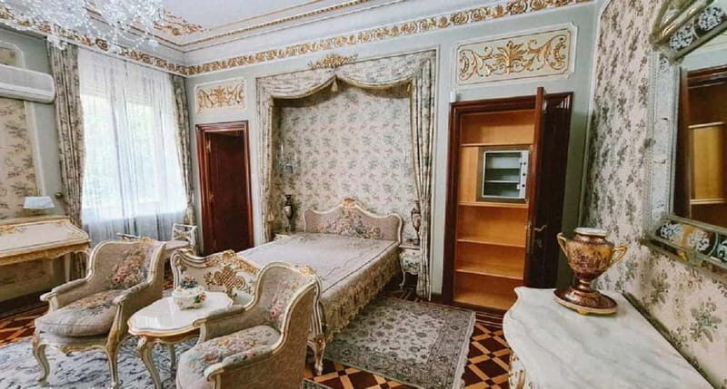 Bucharest : Parliament, Ceauescu Mansion & Village Museum - FAQ