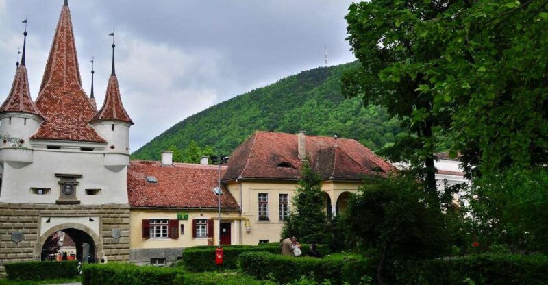 bucharest-peles-castle-draculas-castle-and-brasov-tour