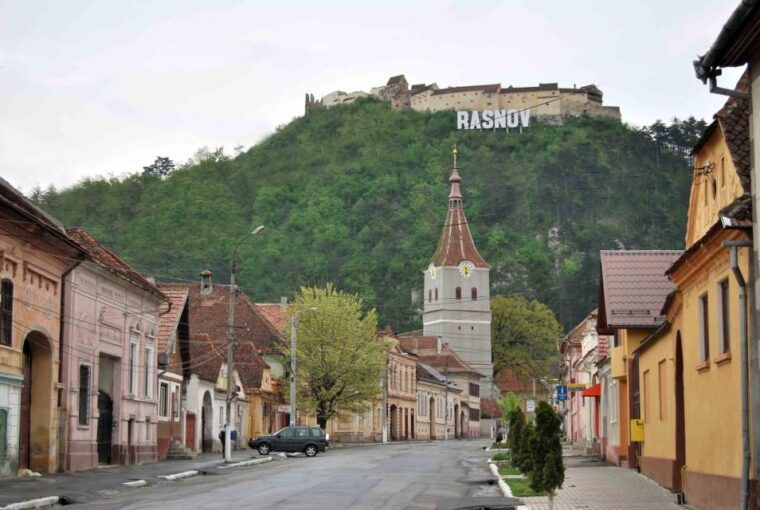 bucharest-peles-castle-draculas-castle-and-brasov-tour