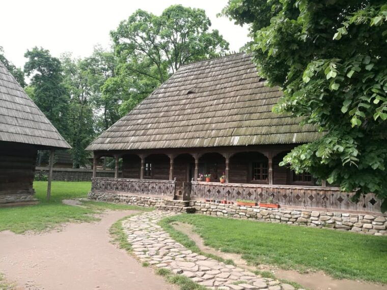 bucharest-private-city-tour-with-visits-and-photo-stops