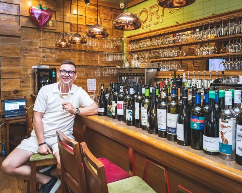 Bucharest: Romanian Lunch Offer & Sparkling Wine - Atmosphere and Setting