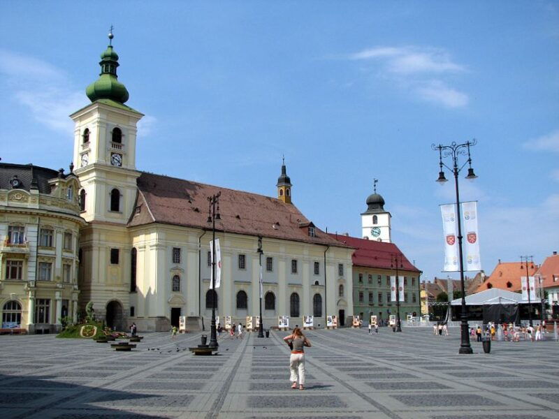 bucharest-transylvania-and-draculas-castle-2-day-tour