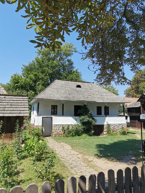 bucharest-village-museum-guided-tour-with-hotel-pickup