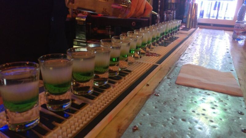 Bucharest: Weekend Pub Crawl - The Social Experience