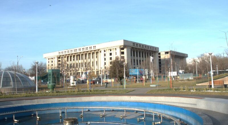bucharests-scars-of-communism-half-day-private-walking-tour