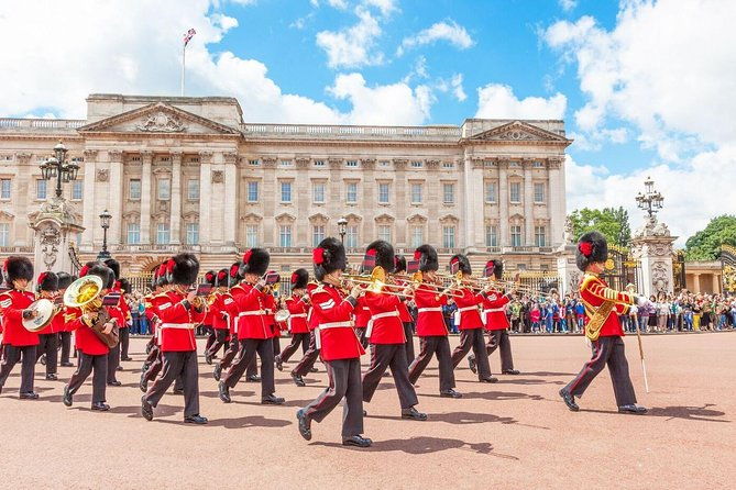 buckingham-palace-and-windsor-castle-self-guided-tour-with-coach