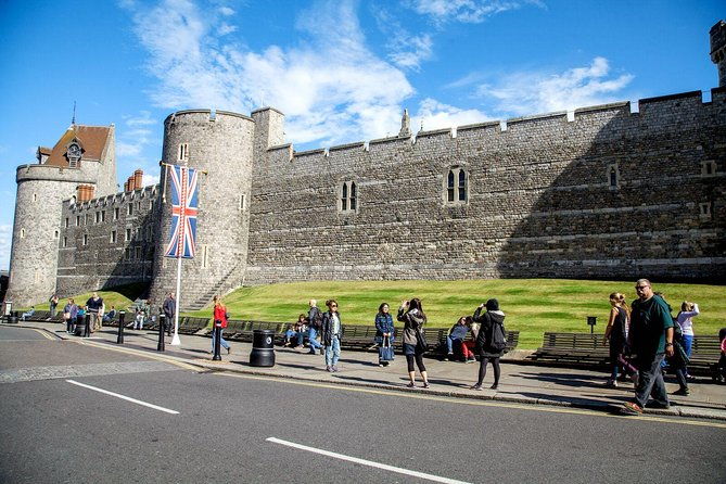 buckingham-palace-and-windsor-castle-tour-from-london