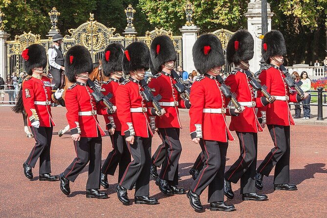 buckingham-palace-changing-of-the-guard-experience