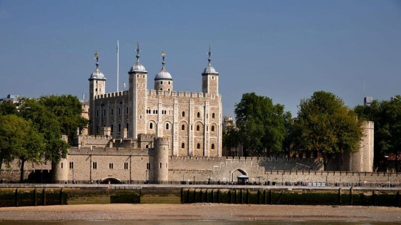 buckingham-palace-crown-jewels-of-london-tour