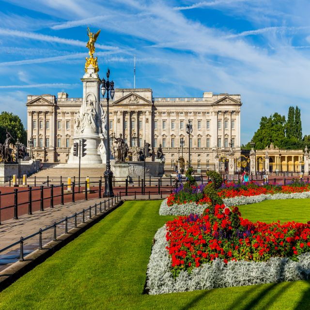 buckingham-palace-exterior-and-royal-history-private-tour-2