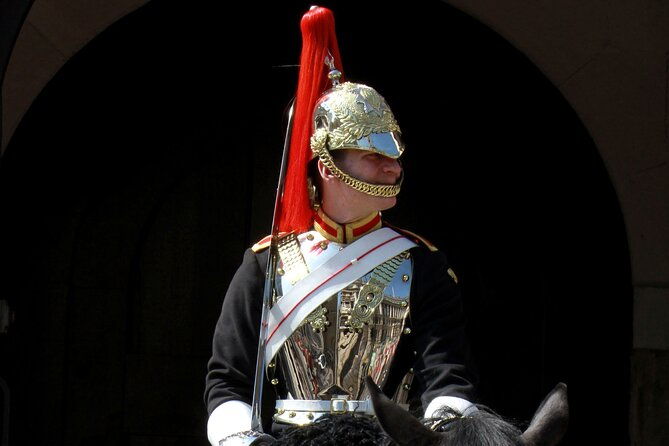buckingham-palace-visit-changing-of-the-guard-walking-tour