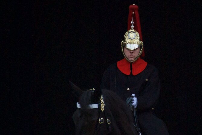 buckingham-palace-visit-changing-of-the-guard-walking-tour