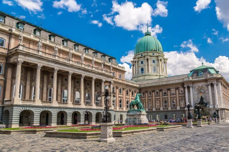 buda-castle-district-and-matthias-church-private-tour
