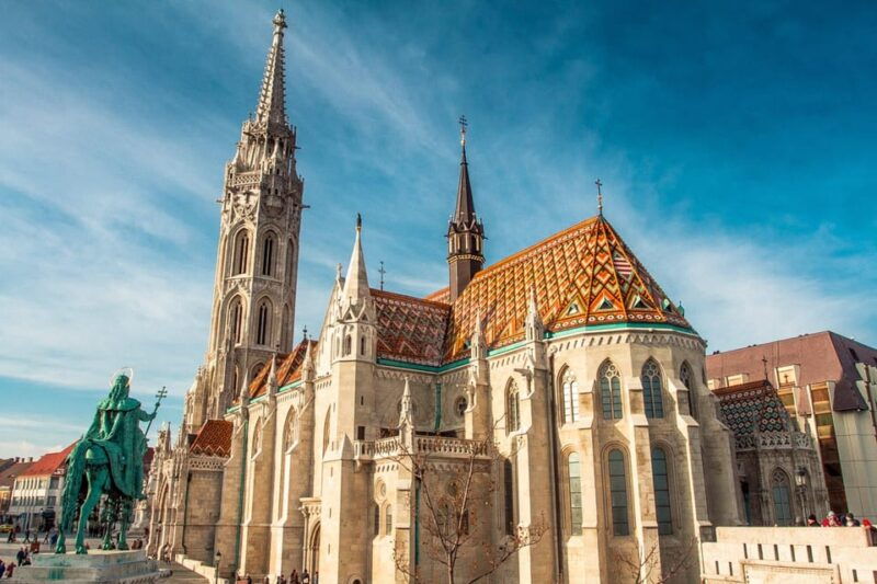 buda-castle-walking-tour-fishermans-bastion-royal-palace