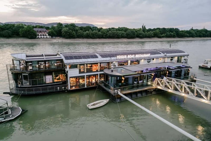Budapest: 3-Course Dinner for 2 on a Boat Restaurant - Key Points: