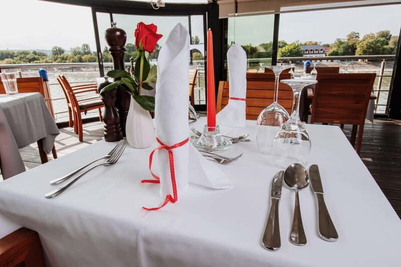 Budapest: 3-Course Dinner for 2 on a Boat Restaurant - The Experience in Detail