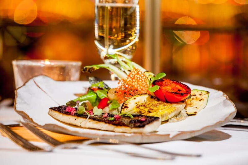 Budapest: 3-Course Dinner for 2 on a Boat Restaurant - Who Will Love This Experience?