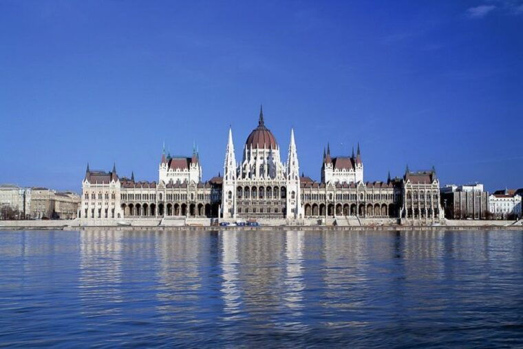 budapest-3-hour-grand-city-tour-and-castle-walk