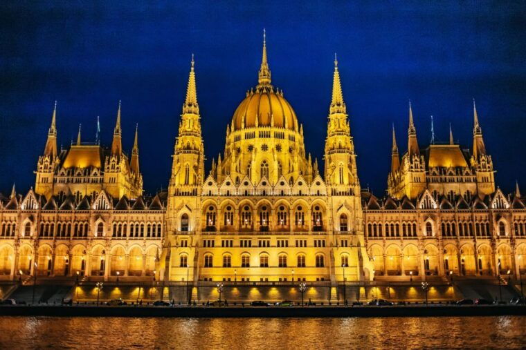 budapest-4-course-dinner-cruise-with-piano-show