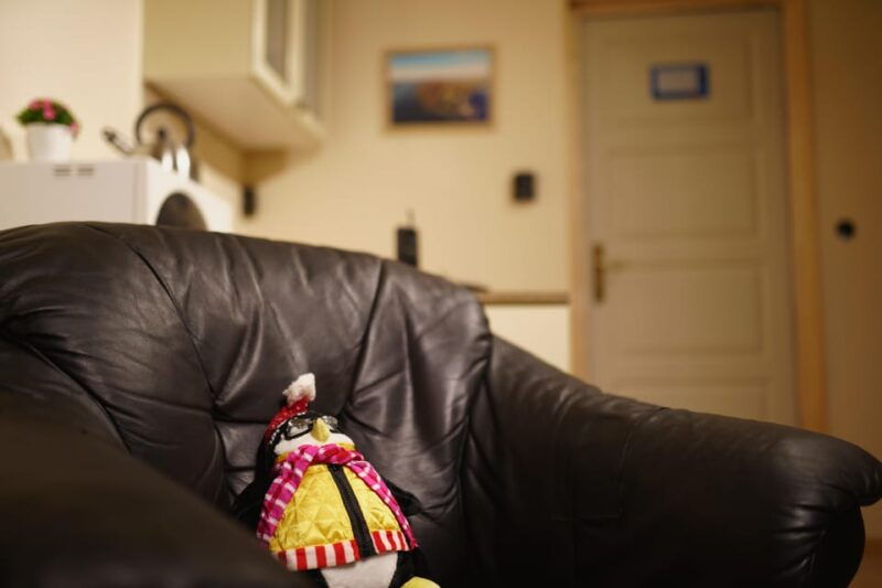 budapest-90s-sitcom-escape-room-adventure-with-drinks