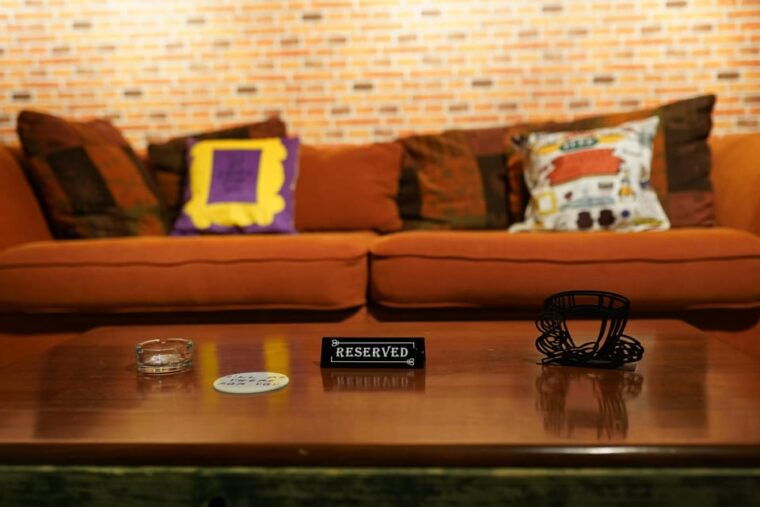 budapest-90s-sitcom-escape-room-adventure-with-drinks