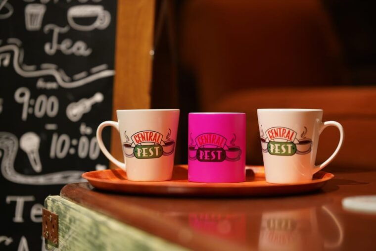 budapest-90s-sitcom-escape-room-adventure-with-drinks