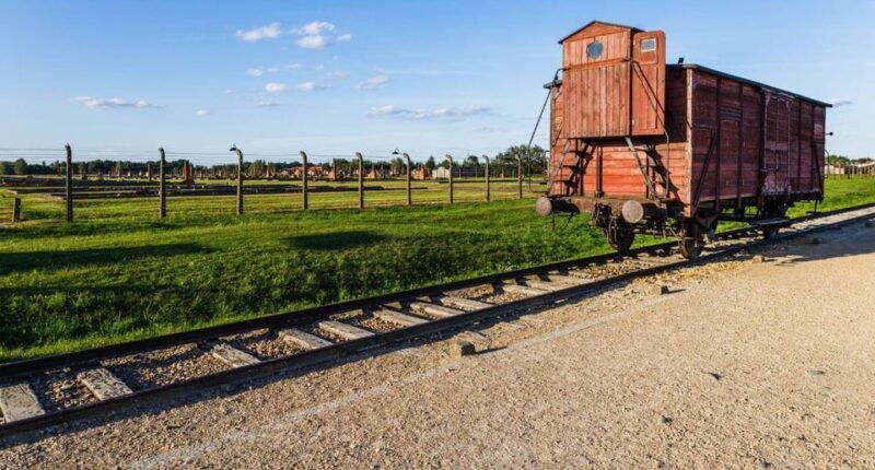 budapest-auschwitz-birkenau-private-day-tour