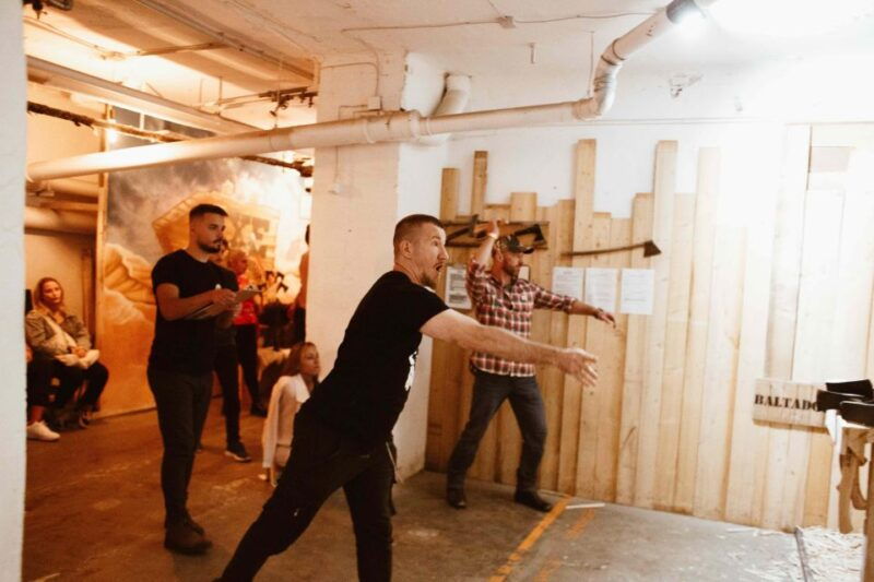 budapest-axe-throwing-experience