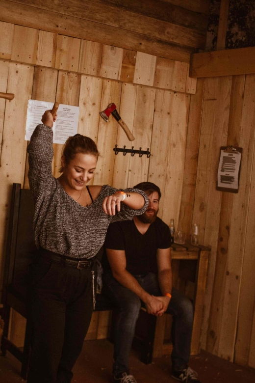 budapest-axe-throwing-experience