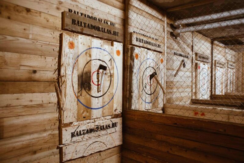 budapest-axe-throwing-experience