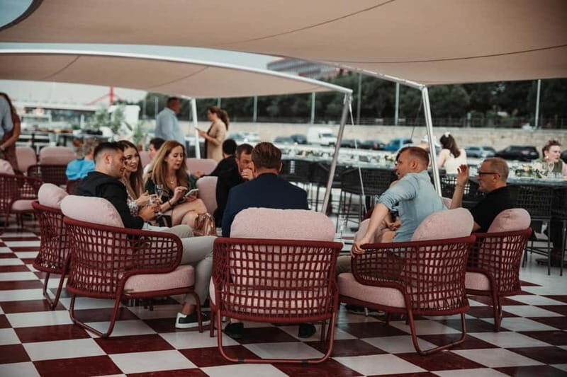 Budapest: BBQ Dinner Cruise w/ Live Music & Unlimited Drinks - Setting the Scene: What to Expect