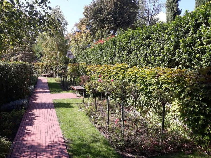 Budapest: Best Gardens Walking Tour & Hungarian Folk Music - An In-Depth Look at the Budapest Gardens Tour