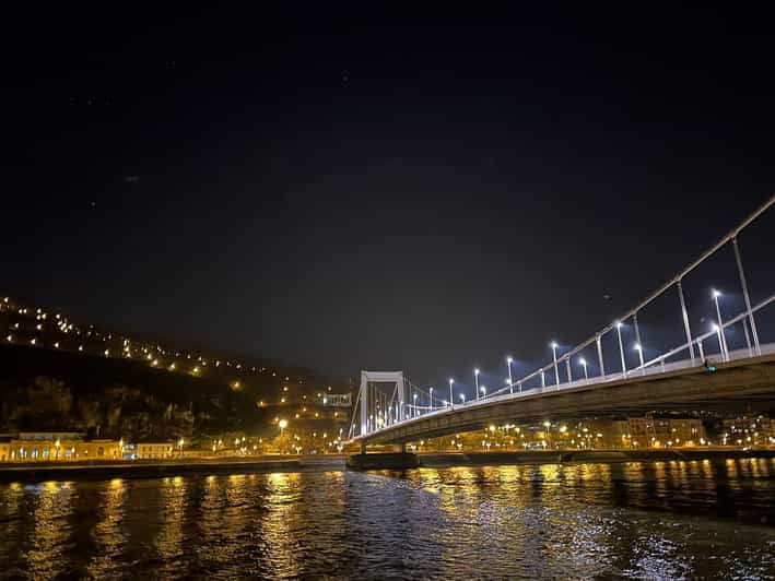 budapest-boat-cruise-at-night-with-a-drink-your-own-driver