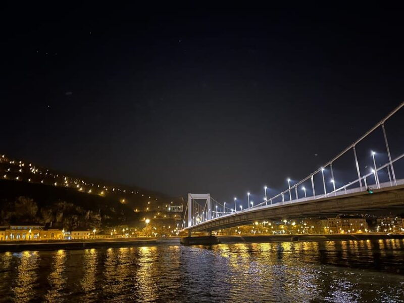 budapest-boat-cruise-at-night-with-a-drink-your-own-driver