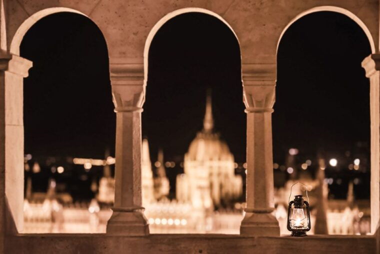 budapest-buda-castle-district-vampires-and-myths-night-tour