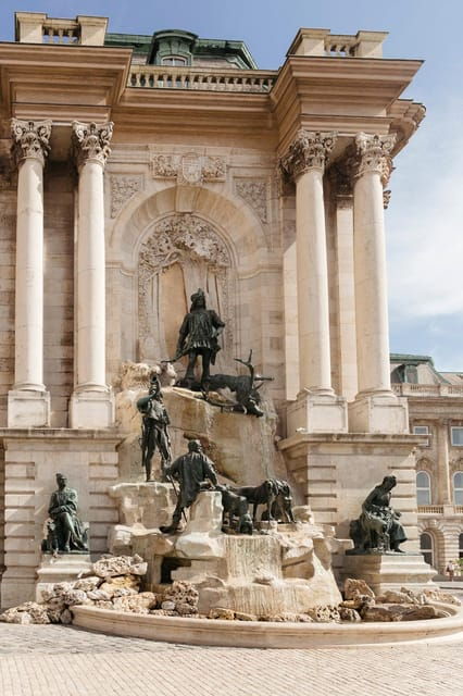 budapest-buda-castle-walking-tour-folk-music-performance