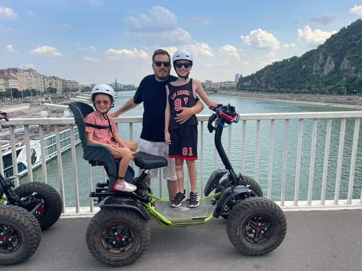 budapest-buda-highlights-guided-tour-on-electric-ezraider