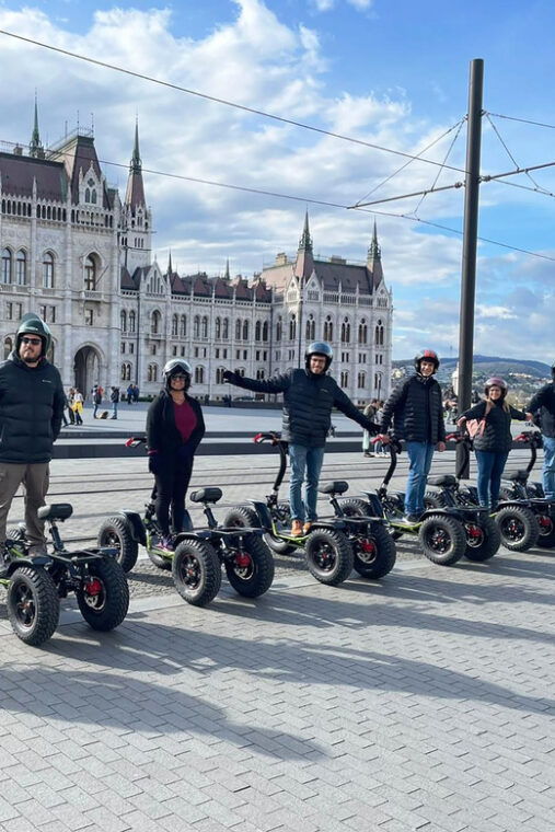 budapest-buda-highlights-guided-tour-on-electric-ezraider
