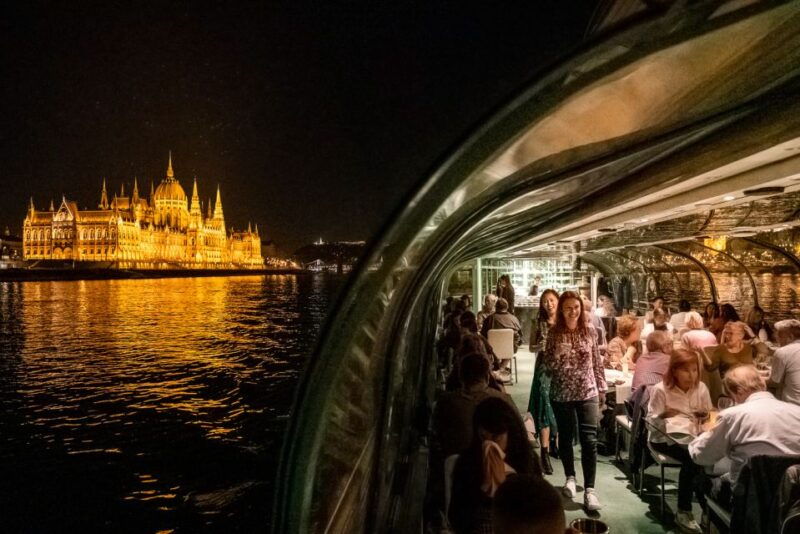 budapest-candlelit-dinner-river-cruise-with-live-music