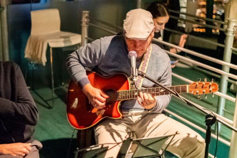 budapest-candlelit-dinner-river-cruise-with-live-music
