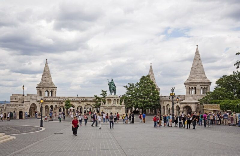 budapest-castle-district-walk-with-matthias-church-entry