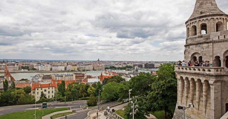 budapest-castle-district-walk-with-matthias-church-entry