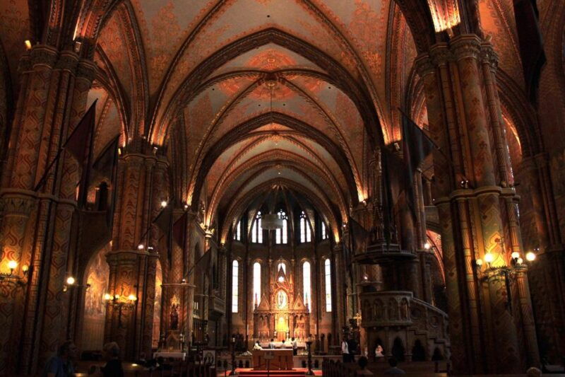 budapest-castle-district-walk-with-matthias-church-entry