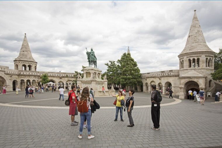 budapest-castle-district-walk-with-matthias-church-entry
