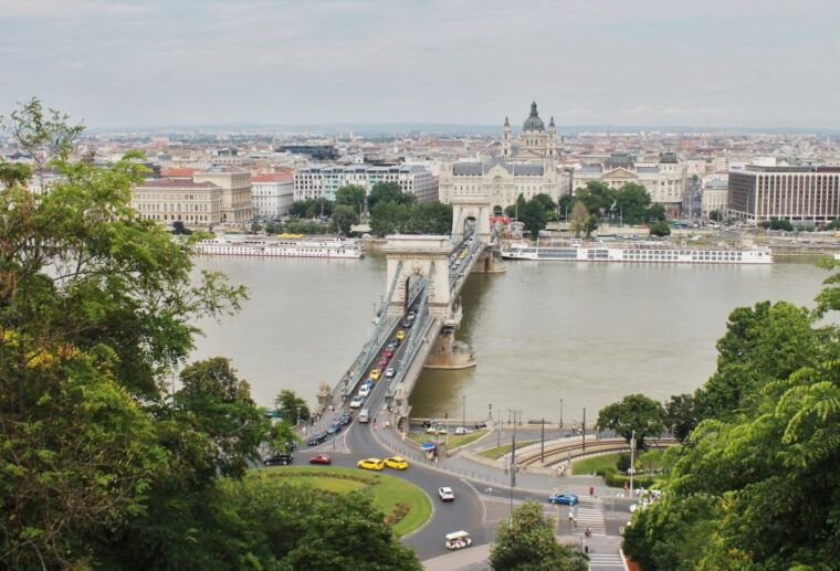 budapest-castle-district-walk-with-matthias-church-entry