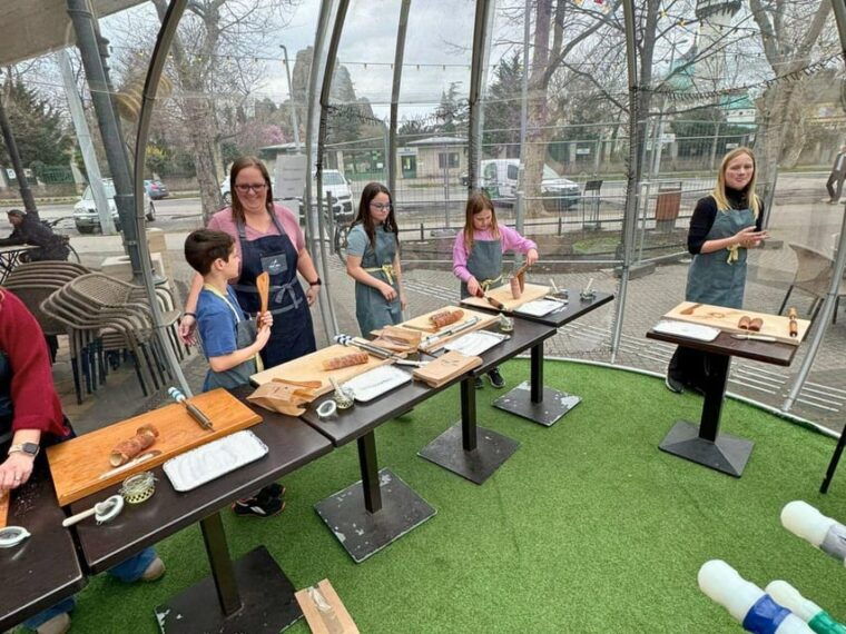budapest-chimney-cake-workshop-in-city-park