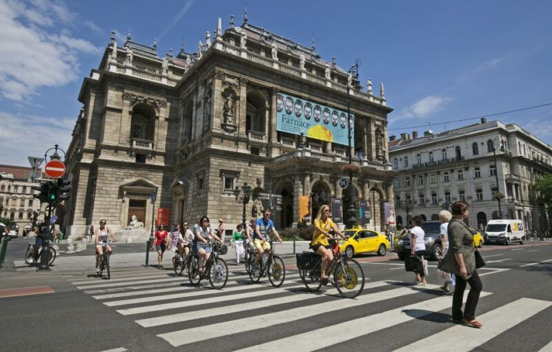 budapest-city-bike-tour-with-coffee-stop