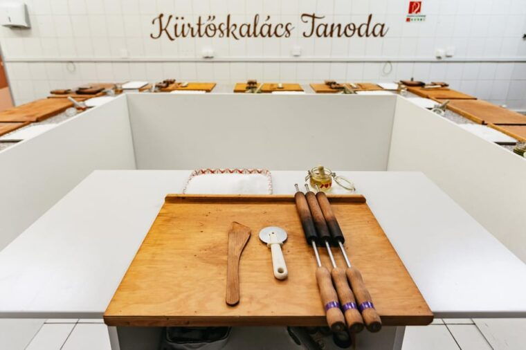 budapest-city-center-hungarian-chimney-cake-workshop