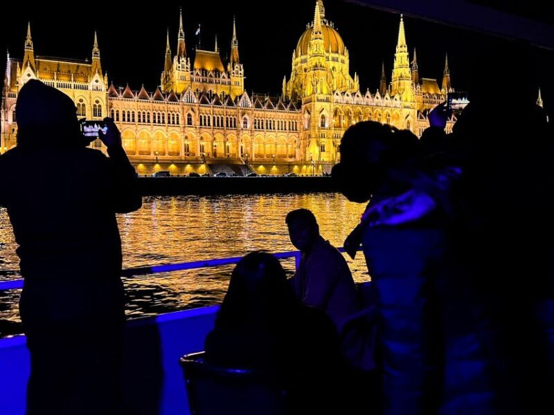 Budapest: City Highlights Sightseeing Cruise - Key Points